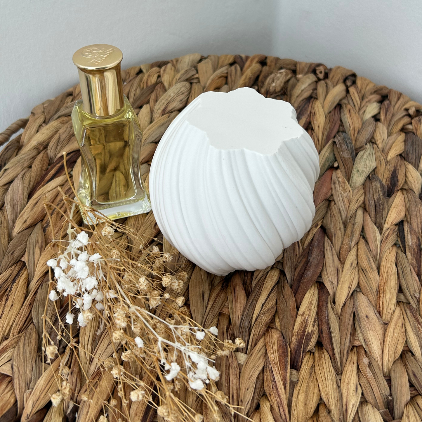 PREMIUM JESMONITE STONE TWIRL DESIGN SCULPTURE